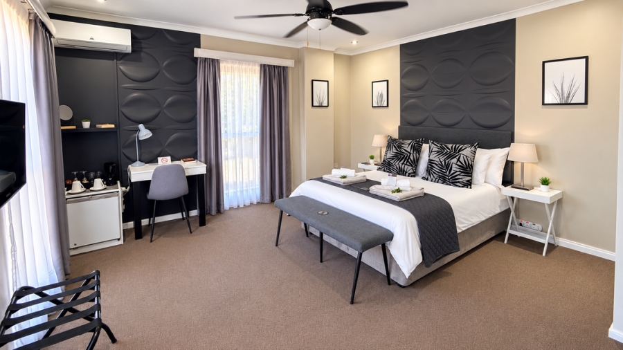 10 Bedroom Property for Sale in Plattekloof Western Cape